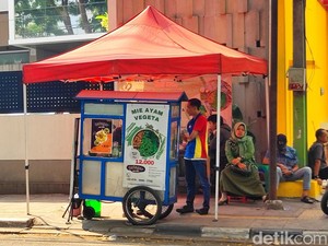 Inspirasi Tutorial Youtube di Balik Usaha Mie Ayam Hijau Vegeta
