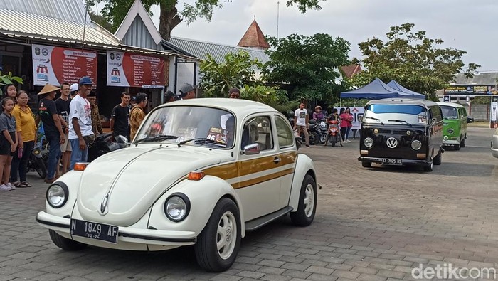 Mobil VW koleksi Komunitas VW Blitar yang turut serta dalam Parade VW Sumpah Pemuda 2023.