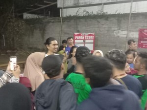 Sederhananya Duta Sheila On 7 Main Voli Turnamen RT, Dipuji Netizen