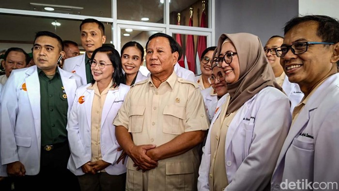 Menhan Prabowo Subianto meresmikan RS Tingkat III Salak dr H Sadjiman Bogor. Peresmian RS militer ini dihadiri sejumlah pejabat utama TNI-Polri.