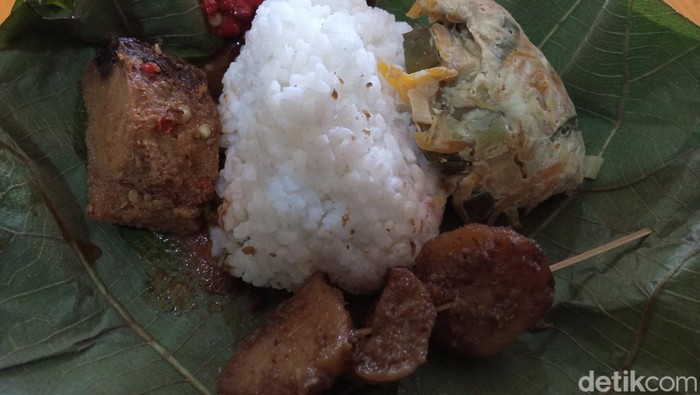 Nasi jamblang khas Cirebon yang ditetapkan sebagai warisan budaya tak benda (WBTB) 2023.