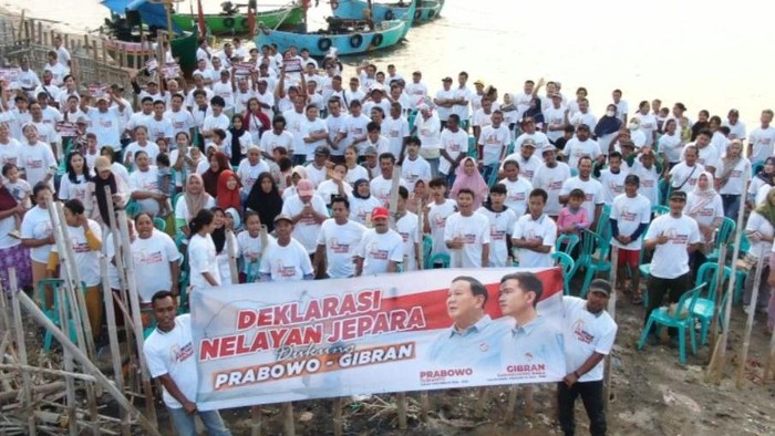 Nelayan di Jateng mendeklarasikan dukungan kepada calon presiden dan calon wakil presiden Prabowo Subianto-Gibran Rakabuming Raka pada Pilpres 2024. (dok Ist)