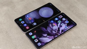Layar bagian dalam Galaxy Z Fold 5 berukuran 6,7 inch, sedangkan Oppo Find n3 Flip 6,8 inch. Foto: Adi Fida Rahman/detikINET