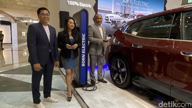 Pameran mobil listrik BMW