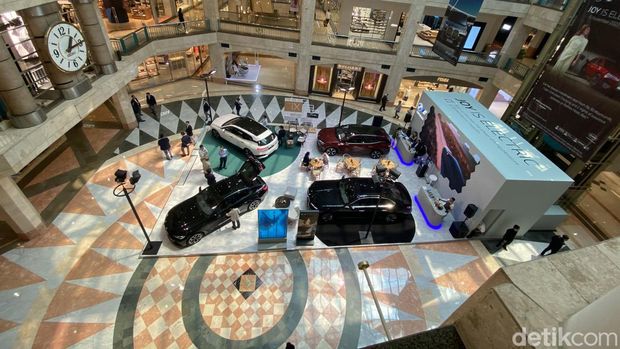 Pameran mobil listrik BMW