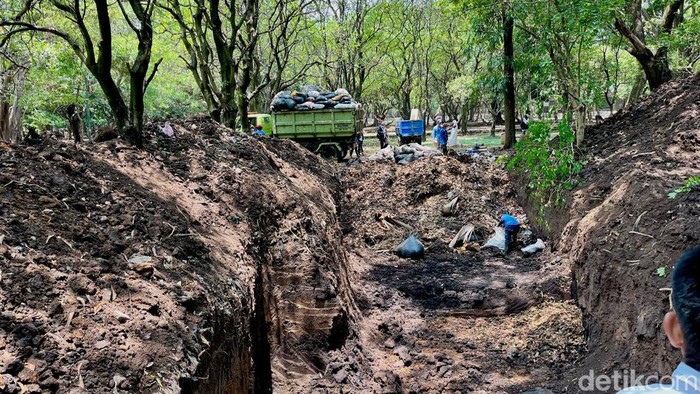 Penanganan sampah di Kota Bandung.
