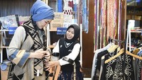 Pertamina Small Medium Enterprise Expo (SMEXPO) 2023 bertema Melangkah dari Lokal ke Global merupakan program Pertamina dengan memberikan ruang untuk memasarkan produk unggulan dari pelaku UMKM binaan Pertamina dan penyandang disabilitas guna memajukan dan mengembangkan UMKM hingga mampu menembus pasar internasional. ANTARA FOTO/M Risyal Hidayat