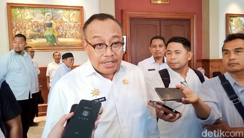 Pj Gubernur NTB Lalu Gita Ariadi saat ditemui seusai menghadiri Rakor Komunikasi Informatika dan Statistik di Hotel Lombok Raya Mataram pada Rabu (1/11/2023).