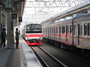 KRL Bogor-Jakarta Anjlok di Jakarta Kota, Waspada Pembatalan Kereta