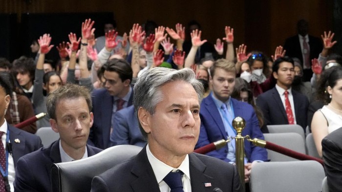 Secretary of State Antony Blinken pauses as his testimony to the Senate Appropriations Committee to aid to Israel and Ukraine is overwhelmed by shouts from protesters in the audience, at the Capitol in Washington, Tuesday, Oct. 31, 2023. (AP Photo/J. Scott Applewhite)