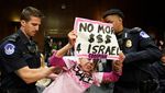 Potret Tangan Berdarah Bela Palestina Muncul di Sidang Senat AS