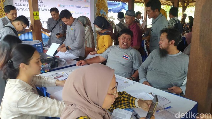 Proses pembayaran uang ganti rugi (UGR) tol Jogja-Bawen di Muntilan, Magelang, Rabu (1/11/2023).