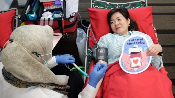 Ratusan Orang Ikut Donor Darah