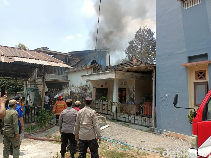 rumah di kota blitar terbakar
