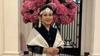 Wanita 64 tahun ini juga terjun di dunia politik. Ia dikabarkan bakal maju sebagai calon legislatif (caleg) di Yogyakarta melalui Partai Gerindra yang dipimpin mantan suaminya. Foto: Instagram titieksoeharto