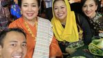 Serunya Titiek Soeharto Saat Panen Lengkeng dan Masak Steak