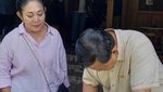Serunya Titiek Soeharto Saat Panen Lengkeng dan Masak Steak