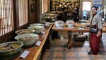 Serunya Titiek Soeharto Saat Panen Lengkeng dan Masak Steak