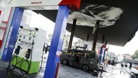 Lokasi kebakaran juga dipasang garis polisi (police line) dan operasional SPBU dihentikan sementara. 