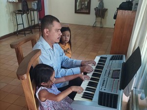 Cerita Sunar Sanggita, Perusahaan Musik dengan Pengajar Tunanetra