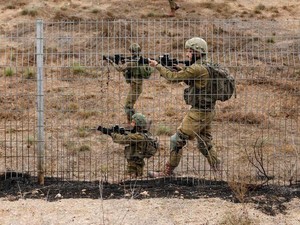 Israel Serang Markas Hizbullah di Lebanon, 5 Orang Tewas
