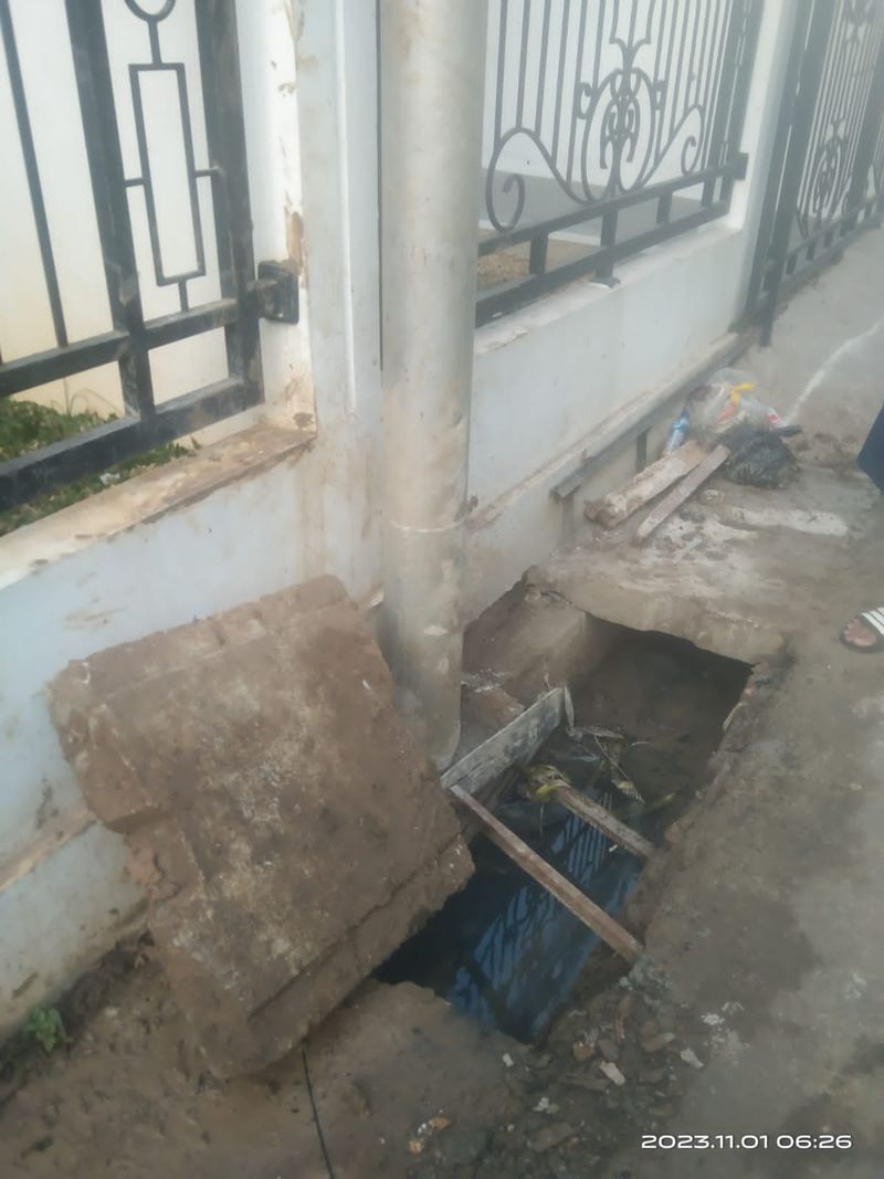 Tiang listrik baru dipasang di dekat SMPN 223, Pasar Rebo, Jaktim, 1 November 2023. (Dok Istimewa)