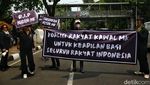 Turunkan Ketua MK Menggema di Patung Kuda