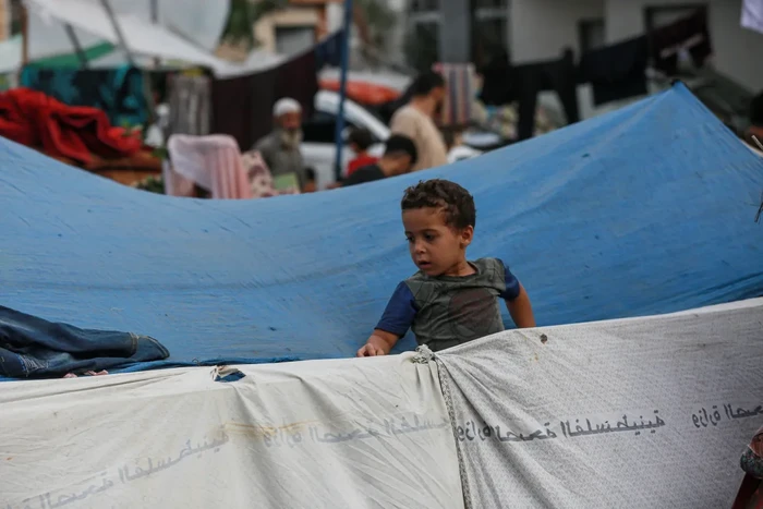 Warga Gaza Berjuang Hidup di Tengah Gempuran Bom Israel Warga Gaza Berjuang Hidup di Tengah Gempuran Bom Israel