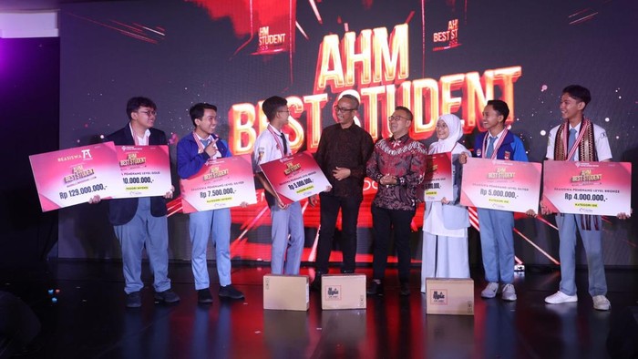 Water Purifier Tenaga Surya Menangkan AHM Best Student 2023 Water Purifier Tenaga Surya Menangkan AHM Best Student 2023