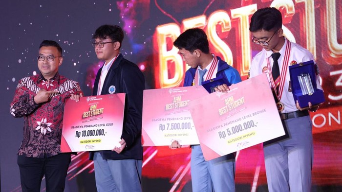 Water Purifier Tenaga Surya Menangkan AHM Best Student 2023