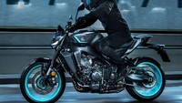 Mode berkendara pada MT-09 2024 dapat dikontrol atau diseting  melalui tombol stang baru atau menggunakan aplikasi MyRide. Tiga mode berkendara yang ada di naked bike ini antara lain Sport, Street, dan Rain. Foto: Dok. Yamaha