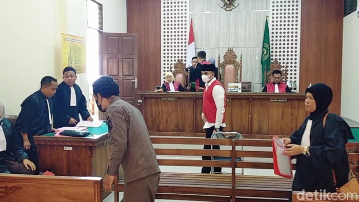 AKP Andri Gustami saat sidang di PN Tanjung Karang, Kamis (2/11).