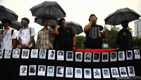 Mereka mendesak presiden menghentikan upaya cawe-cawe dalam proses dan tahapan Pemilu 2024.  
