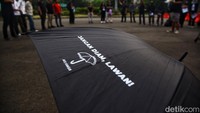 Aksi ini dilakukan saban Kamis sore di depan istana sejak 18 Januari 2007.