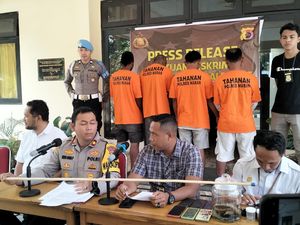 4 Terdakwa Komplotan Jual Beli Komodo Divonis 2-4 Tahun Bui