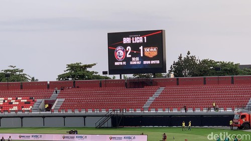 Potret laga Arema vs Dewa United, Kamis (2/11/2023) di Gianyar