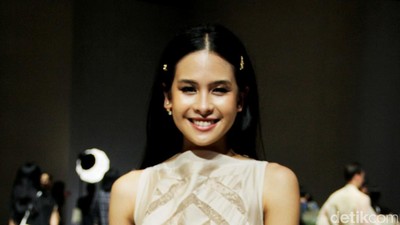 Foto: Adu Gaya Jessica Mila Hingga Maudy Ayunda di Show Sapto Djojokartiko
