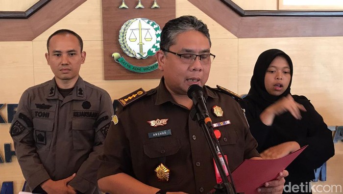 Aspidsus Kejati DIY Muhammad Anshar Wahyuddin saat mengumumkan dua tersangka baru mafia tanah kas desa Maguwoharjo, Sleman di Kantor Kejati DIY, Kamis (2/11/2023).