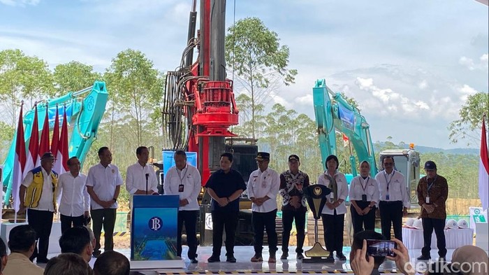 Presiden Joko Widodo meresmikan proyek pembangunan Kompleks Perkantoran Bank Indonesia (KOPERBI) di Ibu Kota Nusantara (IKN).