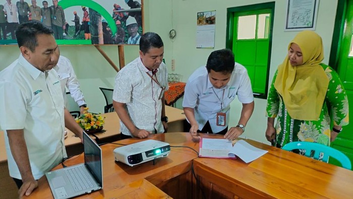 Bantuan CSR dari Perhutani untuk TK di Banyuwangi.