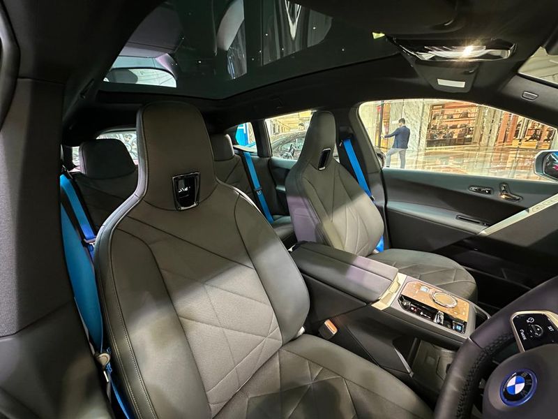 BMW Group Indonesia untuk pertama kalinya menggelar pameran khusus mobil listriknya di Plaza Senayan, Jakarta Pusat