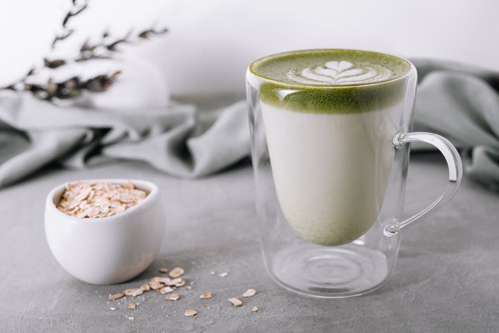 Coba Oat Matcha, Wanita Ini Malah Berujung Kram Perut