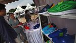 Di Bazar UMKM Ini Ada yang Jual Sepatu Berlogo Partai, Minat Beli?