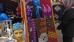 Di Bazar UMKM Ini Ada yang Jual Sepatu Berlogo Partai, Minat Beli?