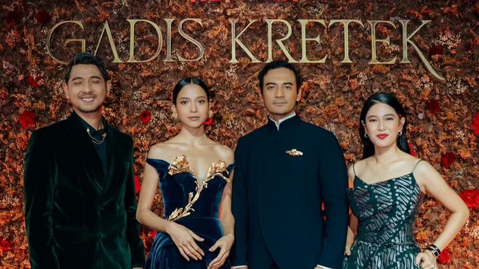 Dian Sastrowardoyo di Gala Premiere Gadis Kretek.