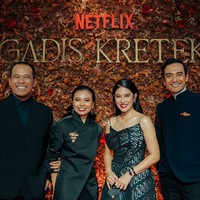 Rambutnya pun ditata dengan gaya simple, hanya digerai dan diberi sedikit volume di bagian atas. Foto: Instagram/@therealdisastr @hagaipakan