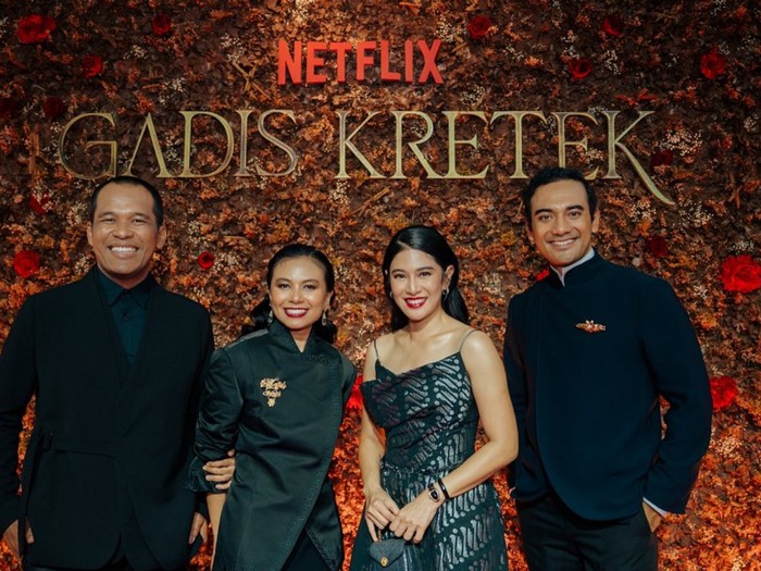 Dian Sastrowardoyo di Gala Premiere Gadis Kretek.