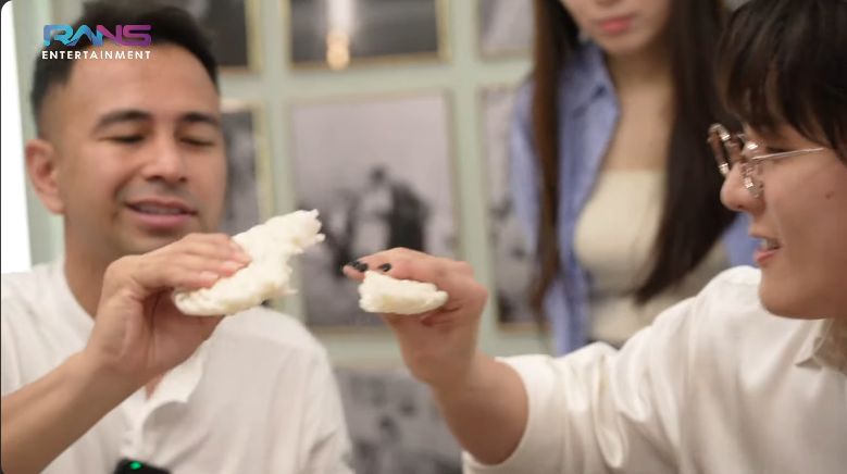 DK IKON nikmati jajanan di rumah Raffi Ahmad