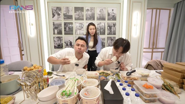 DK IKON nikmati jajanan di rumah Raffi Ahmad