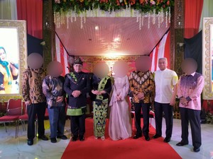 MAKI Ragukan Klaim Firli Bahuri Tak Kenal Alex Tirta, Tunjukkan Foto Ini